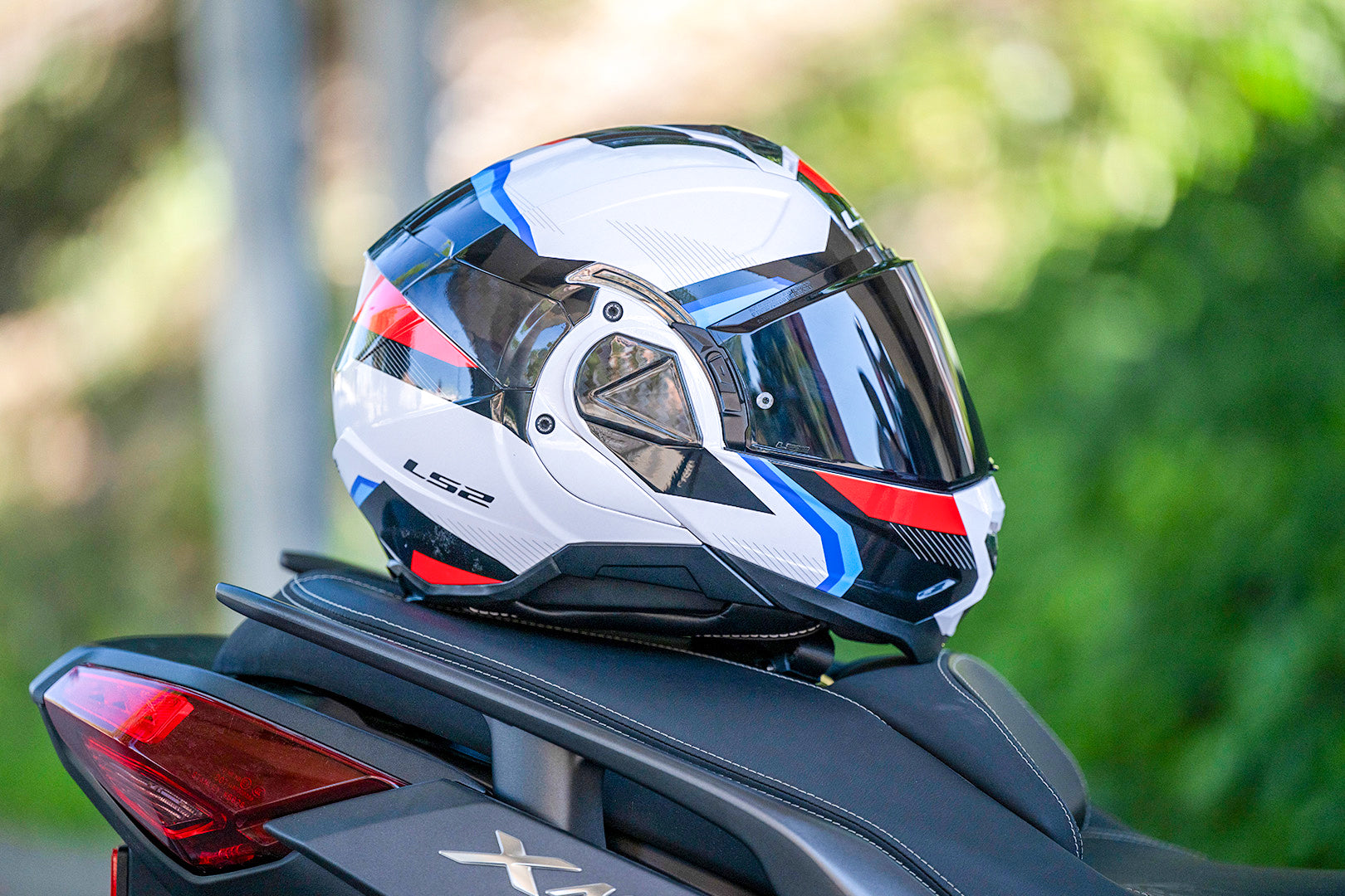 LS2 FF910 ADVANT II MODULAR