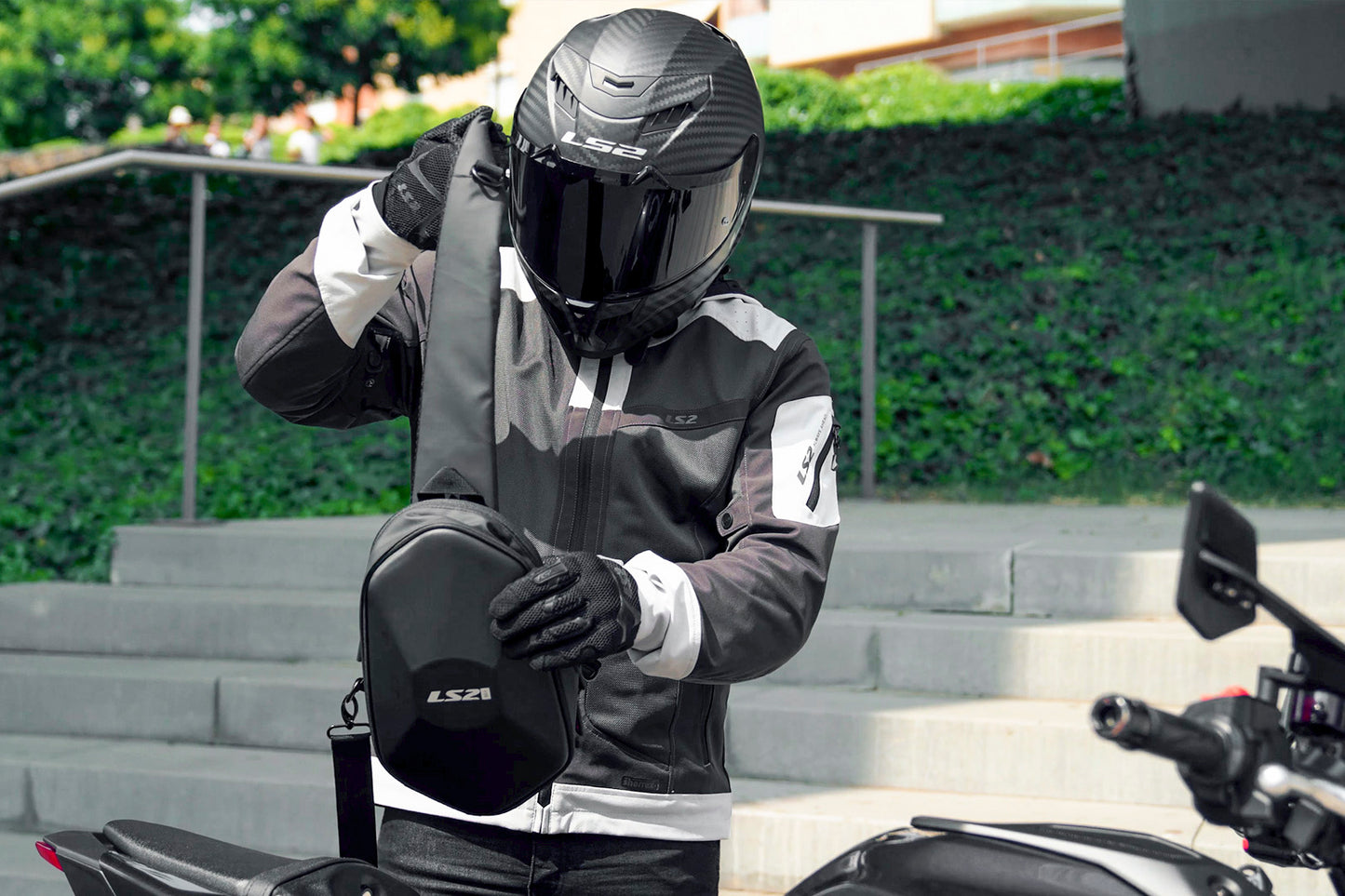 LS2 SHIELD SHOULDER BAG RIDER BAGS